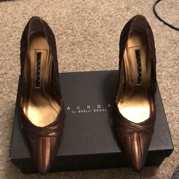 Laundry heels - Picture 1 of 2